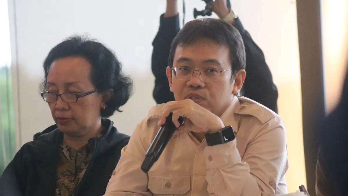 Kepala OJK NTB, Rudi Sulistyo. (Dok/Lombok Post)