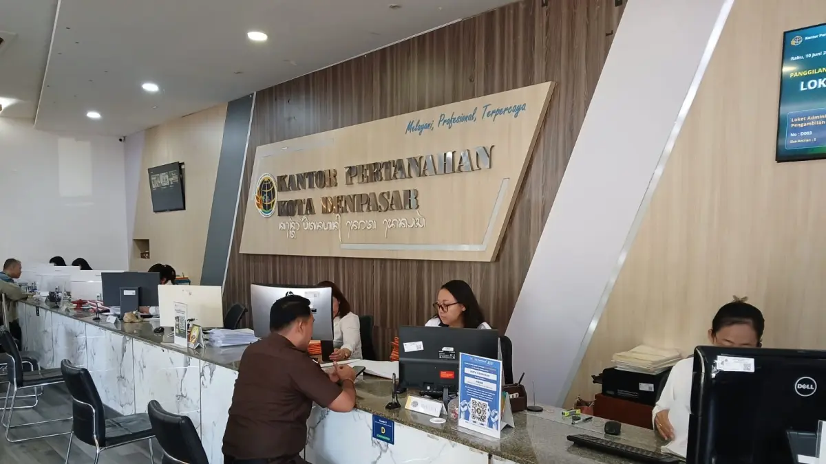 Kejari Loteng dan KPKNL Denpasar berhasil melelang aset milik terpidana korupsi Ir. Nyoman Suwarjana senilai Rp 2,66 miliar pada Rabu (10/6).