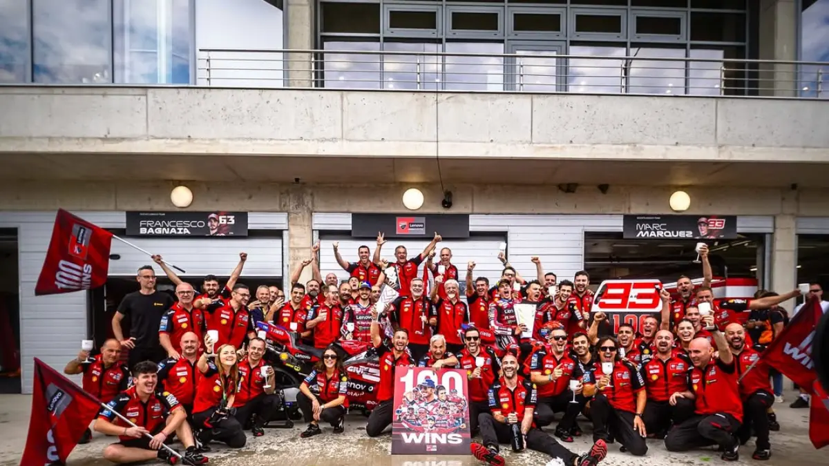 Kemenangan Marc Marquez di Balaton Park menjadi momen spesial karena sekaligus mengantar tim pabrikan Ducati mencatat 100 kemenangan di kelas utama. (Instagram Francesco Bagnaia)