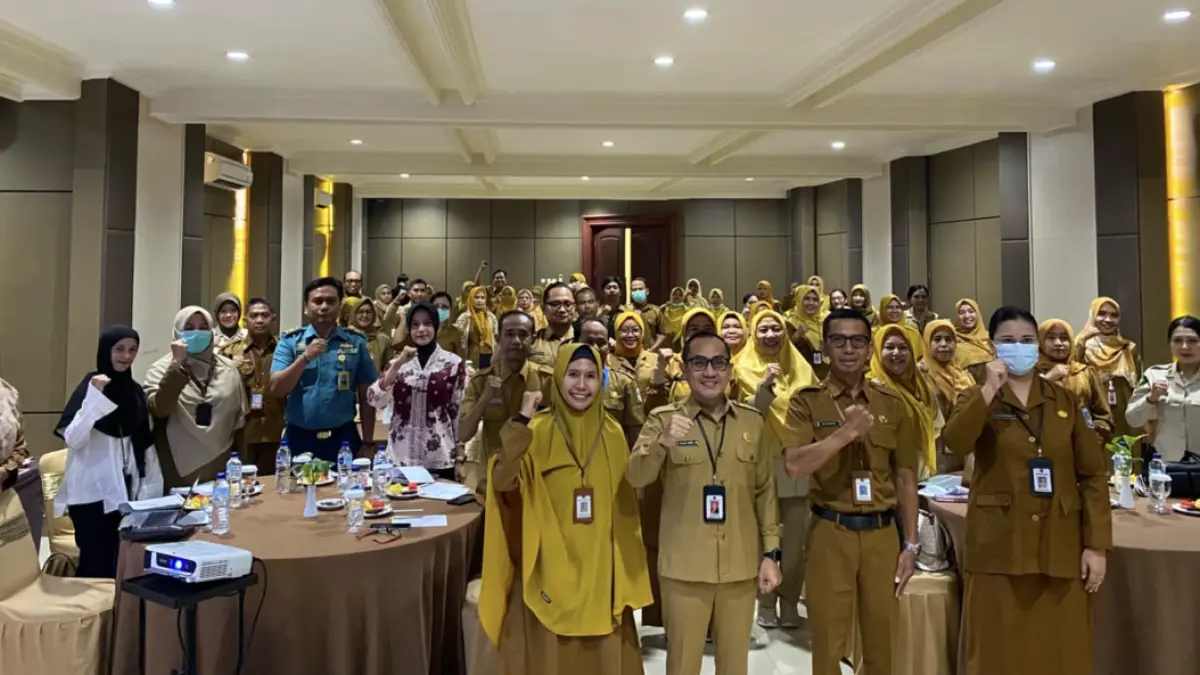 Kepala Dinas Kesehatan Kota Mataram dr. Emirlad Isfihan bersama jajaran, kepala puskesmas, dan perwakilan fasilitas kesehatan milik TNI-Polri di Kota Mataram usai rapat koordinasi percepatan CKG, Selasa (9/6). 