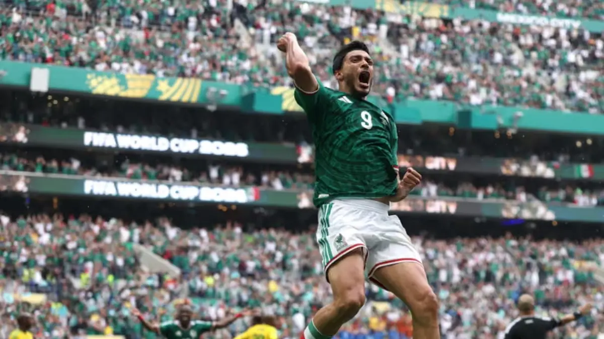 Mexico unggul 2-0 melawan Afrika Selatan. (The Guardian)