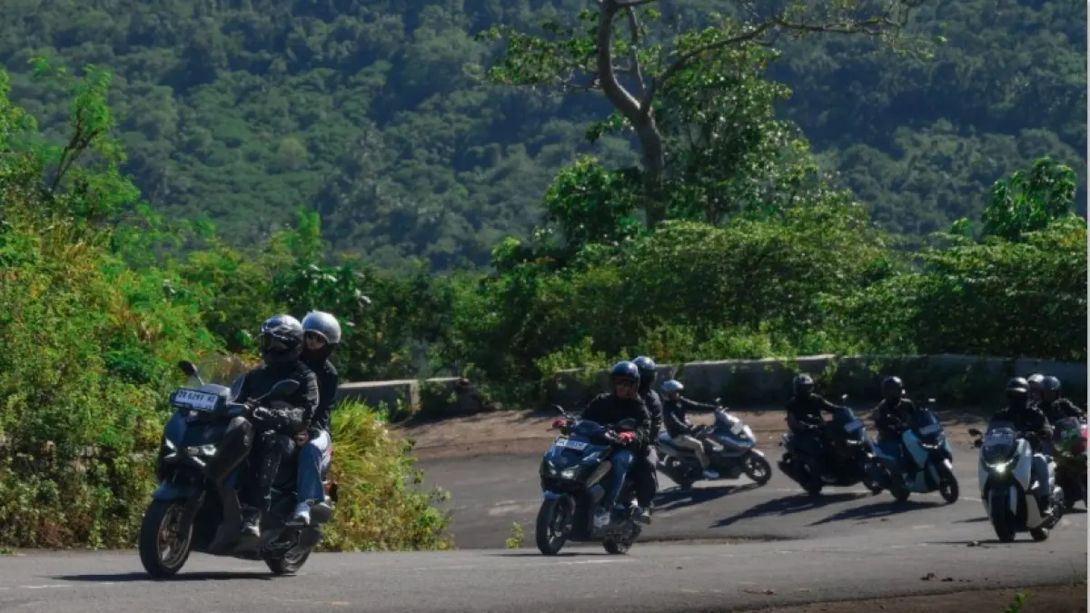 KELILING LOMBOK: Komunitas Savari Indonesia saat touring keliling Pulau Lombok, beberapa waktu lalu. (IVAN/ LOMBOK POST)