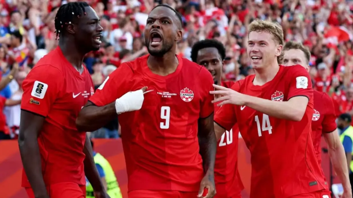 Pemain Canada merayakan gol ke gawang Bosnia yang memaksakan hasil imbang dan menjadi poin pertama Canada di Piala Dunia 2026. (FIFA)