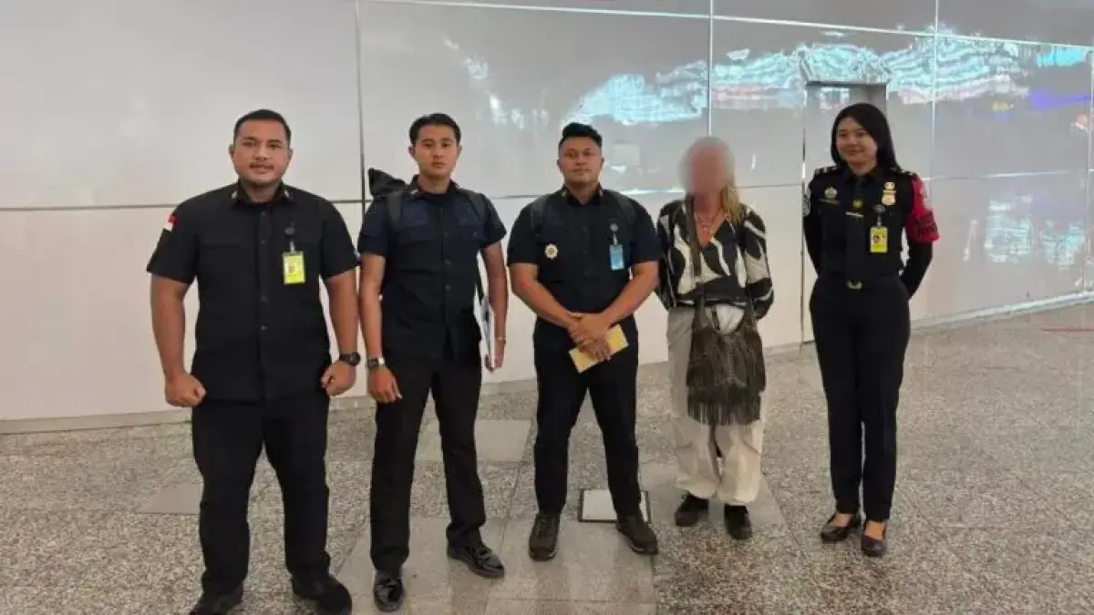 WNA Australia berinisial PDN dideportasi karena menyalahi izin tinggal melalui Bandara Internasional I Gusti Ngurah Rai, Bali, beberapa hari lalu.