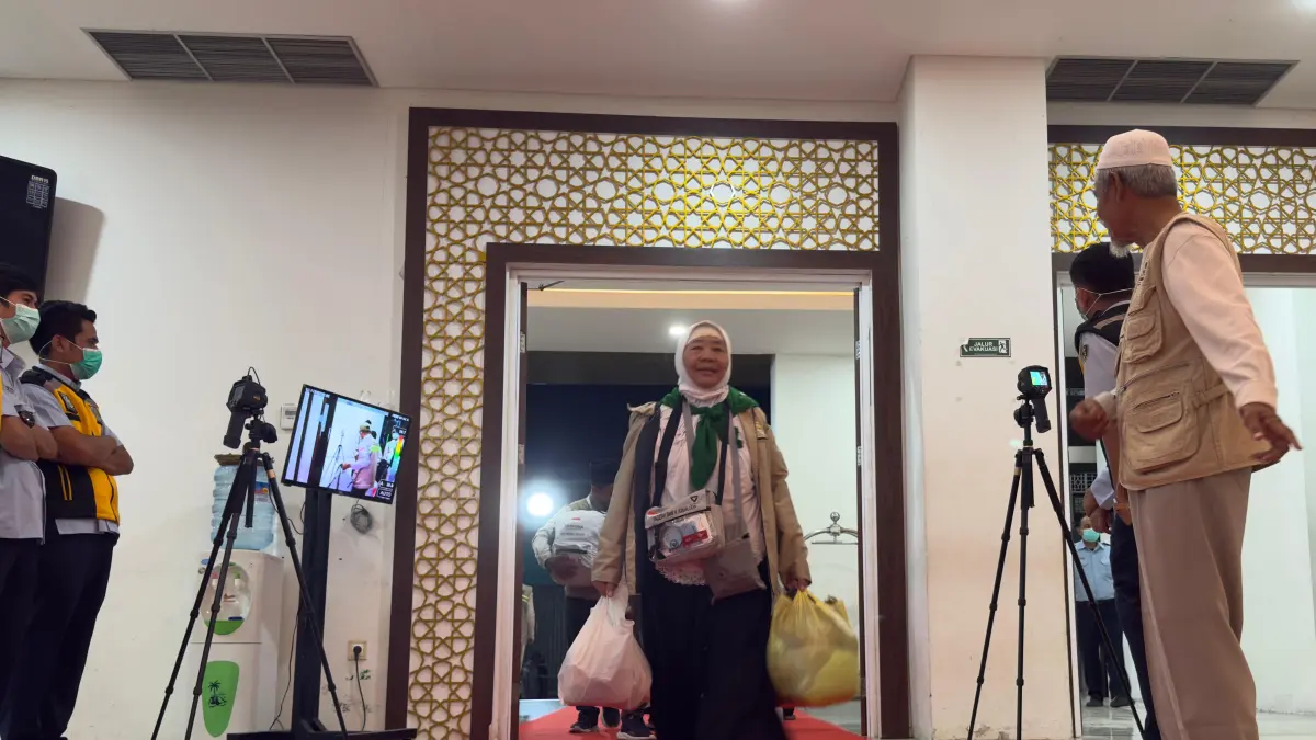 Kedatangan jamaah haji asal Kloter 1 Lombok Timur di aula BIR ALI I Asrama Haji Embarkasi Lombok, beberapa waktu lalu. (YUYUN/LOMBOK POST)