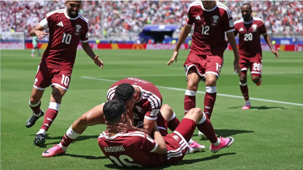 Qatar meraih poin pertama mereka di Piala Dunia berkat gol Boualem Khoukhi pada menit ke-94 melawan Swiss di San Francisco. (fifa.com)
