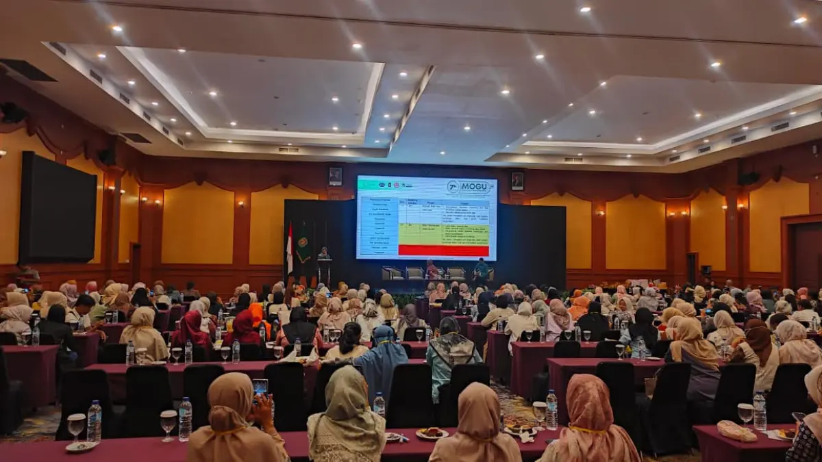 UPDATING ILMU: Suasana Simposium Mataram Obstetrics and Gynecology Update (MOGU) ke-7 yang berlangsung di Hotel Lombok Raya, Mataram, Sabtu (13/6) diinisiasi oleh POGI Cabang NTB, diikuti oleh 353 dokter dan bidan. (Yongki/Lombok Post)