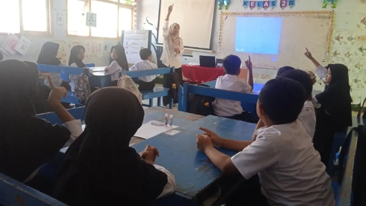 BELAJAR BERSAMA: Sasana pembelajaran menyenangkan di kelas II SDN 1 Teros, Rabu (10/6) lalu.&nbsp;