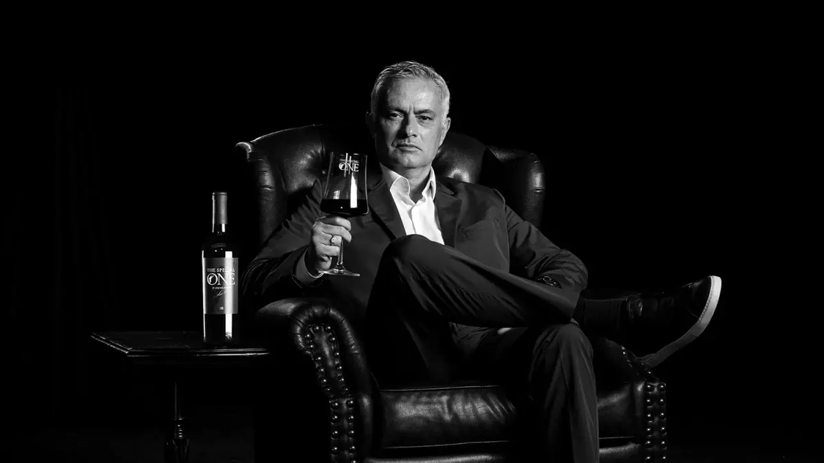 Kembali ke Bernabeu, Jose Mourinho langsung tancap gas di bursa transfer. Ia bertekad membangun skuad Real Madrid yang ditakuti semua lawan.