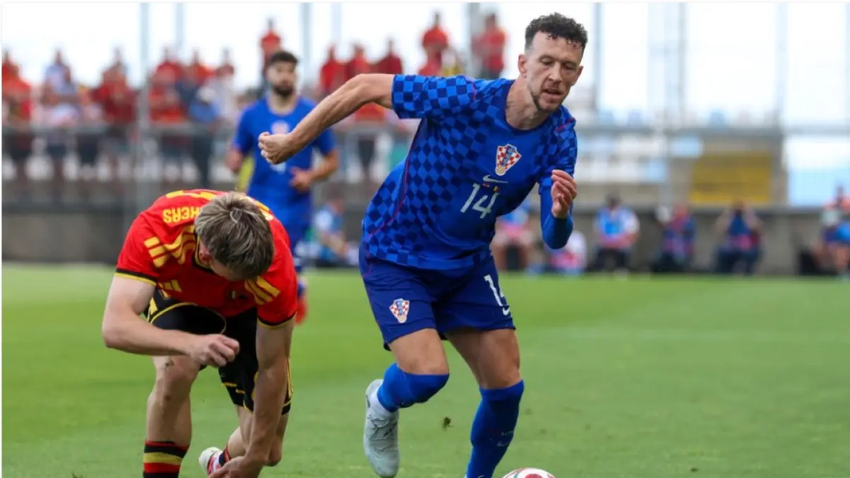 IVAN PERISIC  (Jersey Biru)