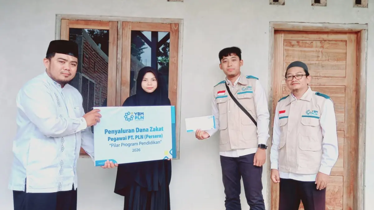 YBM PLN UP3 Sumbawa menyalurkan bantuan dana zakat kepada santri dhuafa yang menempuh pendidikan di Pondok Pesantren Hidayatullah, Dusun Bangkong, Desa Karang Dima, Kecamatan Labuhan Badas.