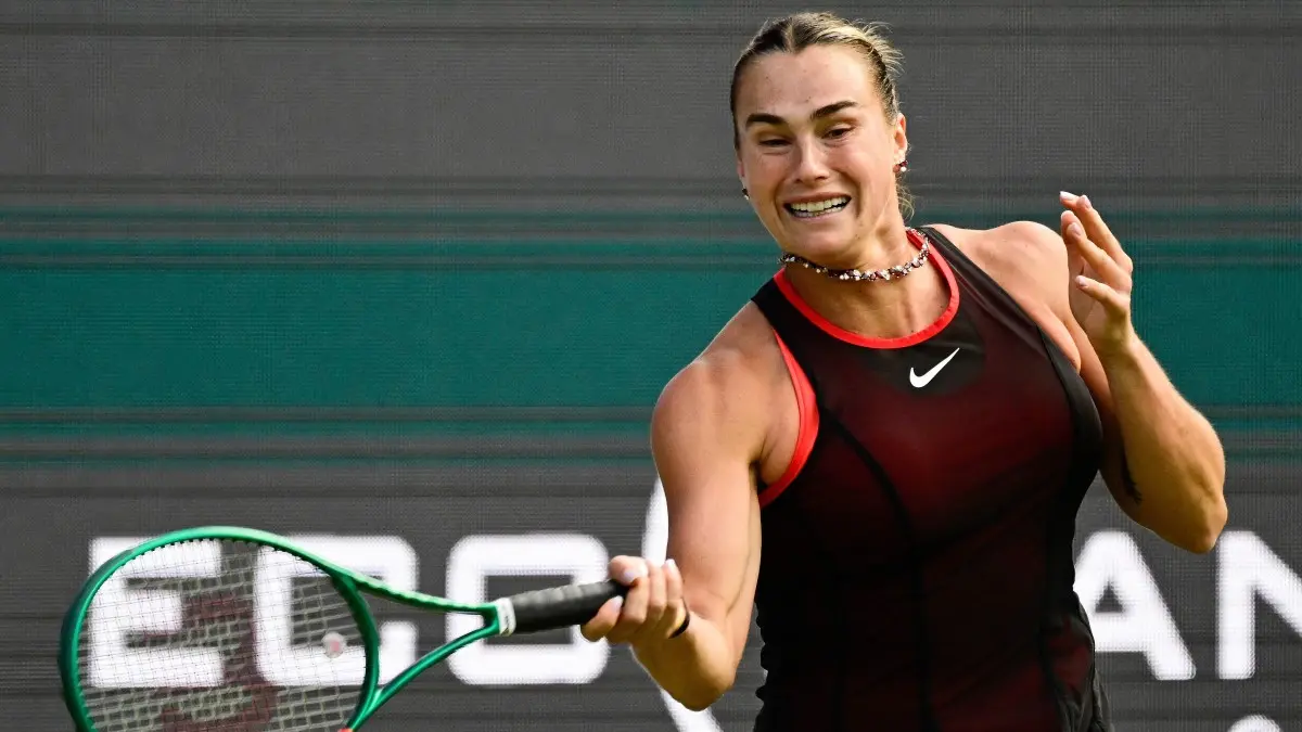Aryna Sabalenka mengalahkan Ekaterina Alexandrova 6-4, 6-4 untuk melaju ke perempat final Berlin Open 2026. (Photo by AFP)