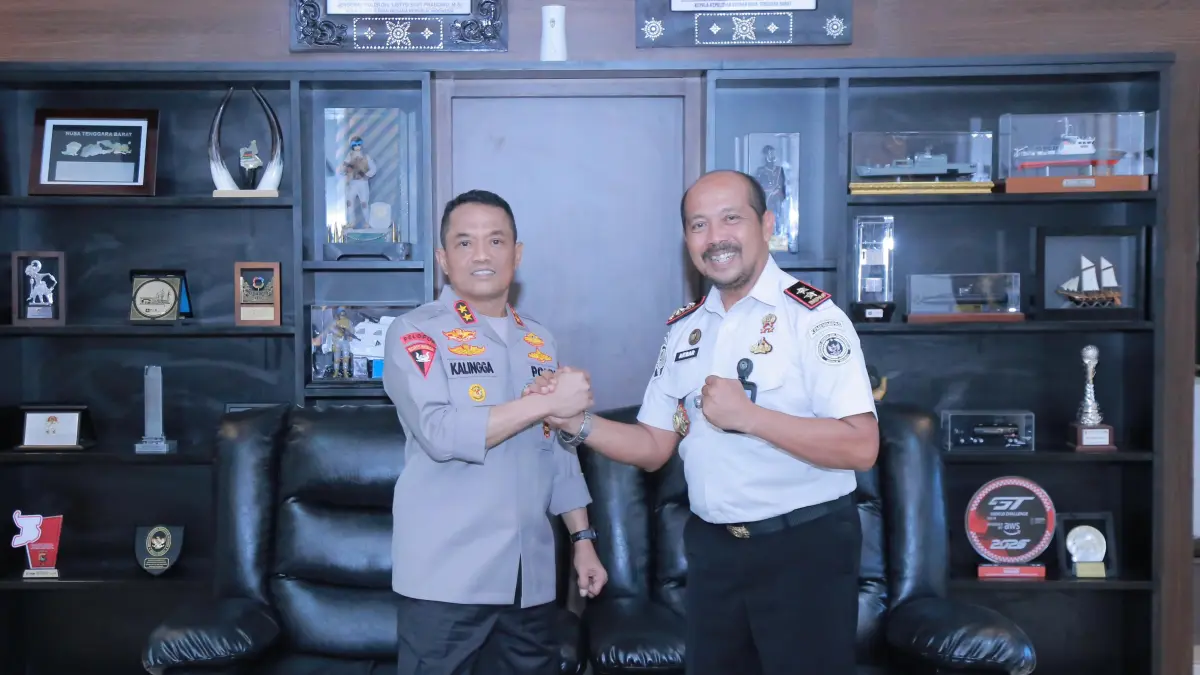 Kapolda NTB Irjen Pol Kalingga Rendra Raharja (kiri) bersama Kakanwil Ditjenpas NTB Ketut Akbar Herry Achjar.