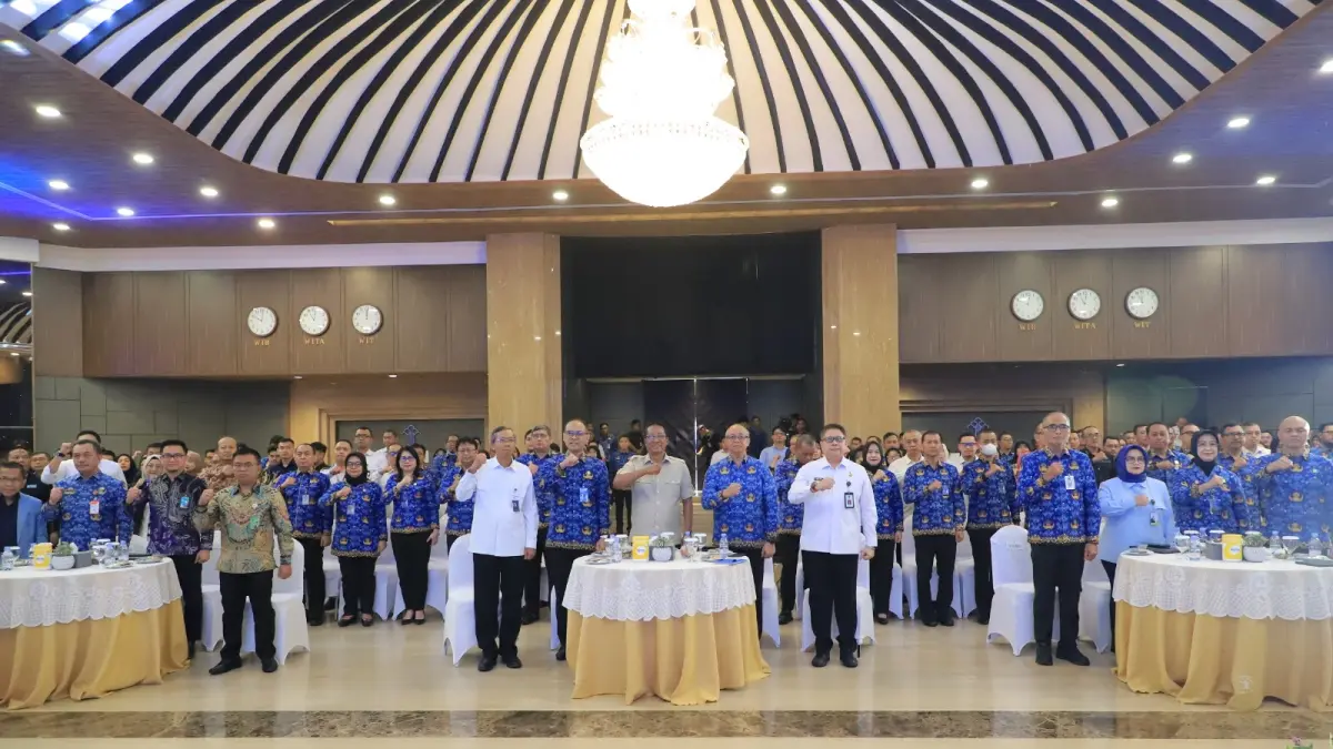 Menteri Hukum Supratman Andi Agtas memberikan arahan saat Kick Off Meeting Forum Komunikasi Kebijakan (FKK) di Graha Pengayoman Kementerian Hukum, Jakarta, Rabu (17/6/2026).
