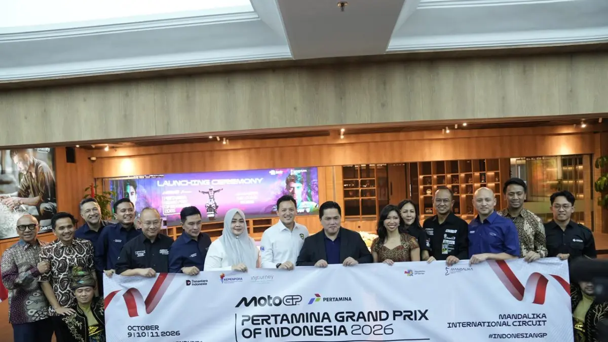 Menteri Pemuda dan Olahraga RI Erick Tohir (paling tengah) hadiri acara launching ceremony penjualan tiket Pertamina Grand Prix of Indonesia 2026 di Gedung Sarinah, Jakarta, Kamis (18/6).