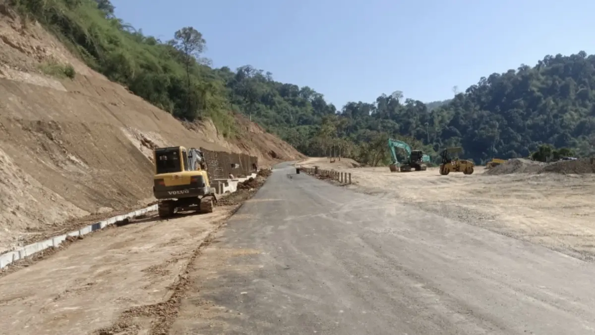 Tampak proyek long segment jalan provinsi Lunyuk-Lenangguar Kabupaten Sumbawa, kini sudah dilapisi aspal. 