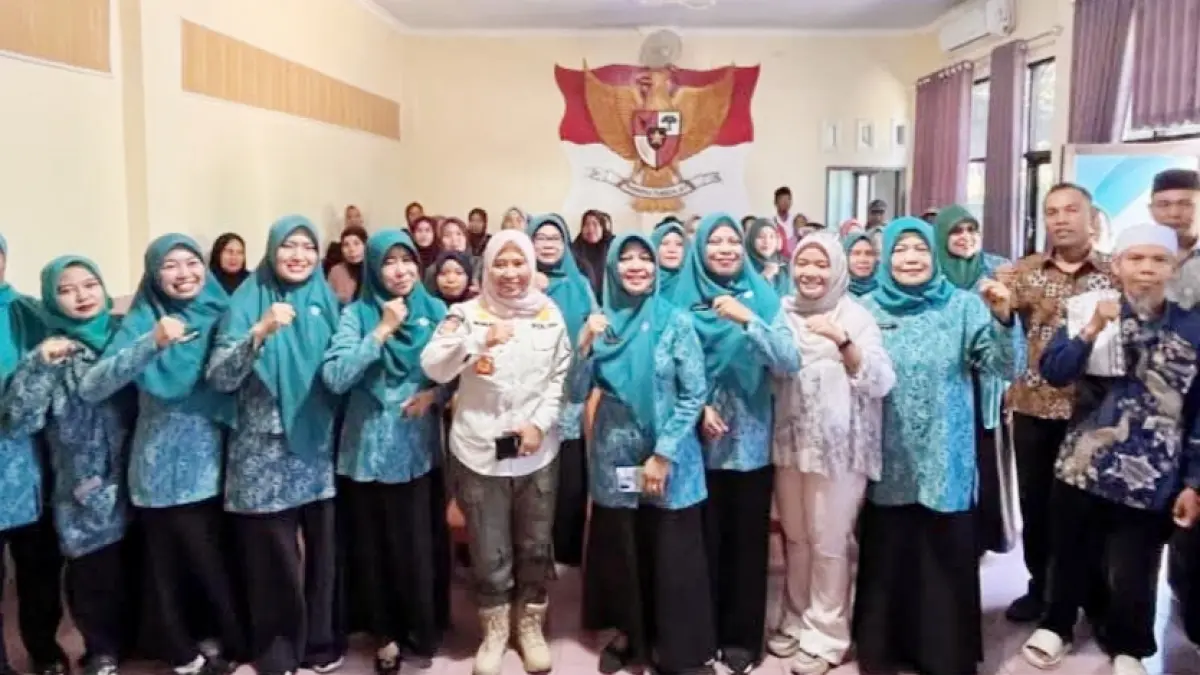 Kasat Pol PP NTB Dra
 Nunung Triningsih,M.M., menjadi narasumber pada sosialiasasi pencegahan pernikahan dini.