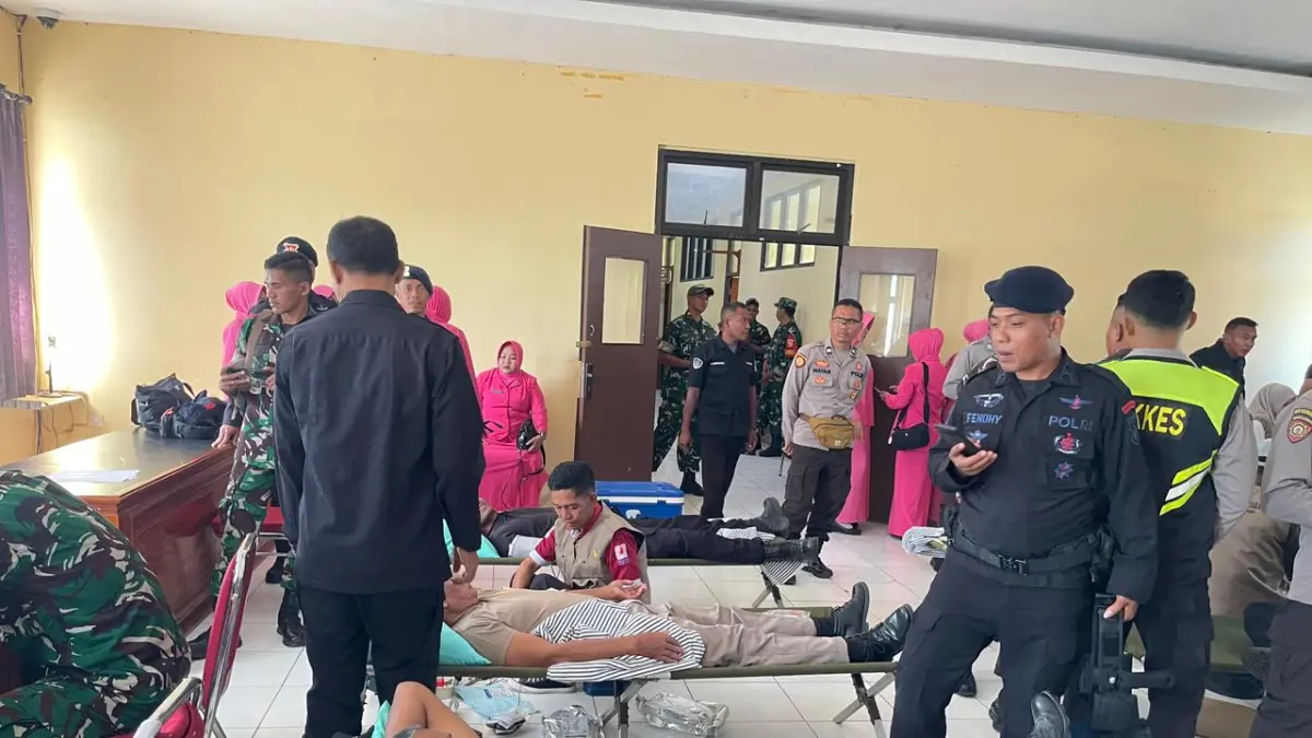 Kegiatan donor darah yang digelar Brimob Polda NTB menyambut Hari Bhayangkara ke-80.
