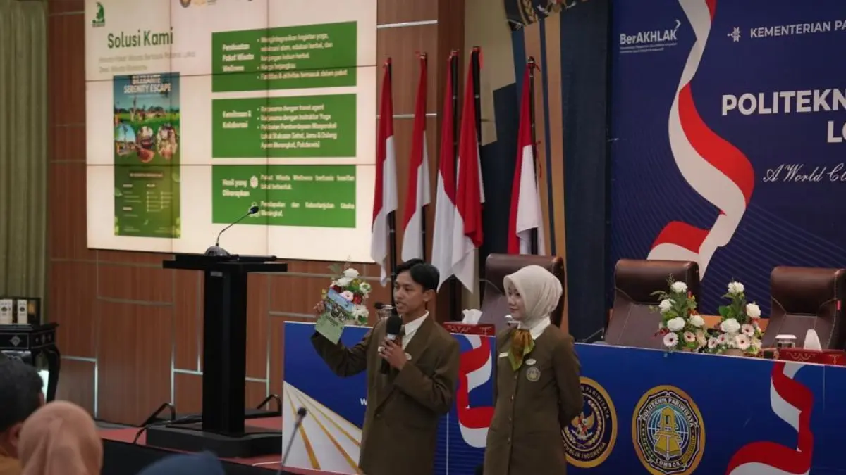PRESENTASI: Mahasiswa Program Studi Usaha Perjalanan Wisata (UPW) Politeknik Pariwisata Lombok memamerkan berbagai inovasi produk dan layanan pariwisata dalam kegiatan Students Project Showcase yang digelar pada 10-11 Juni 2026.