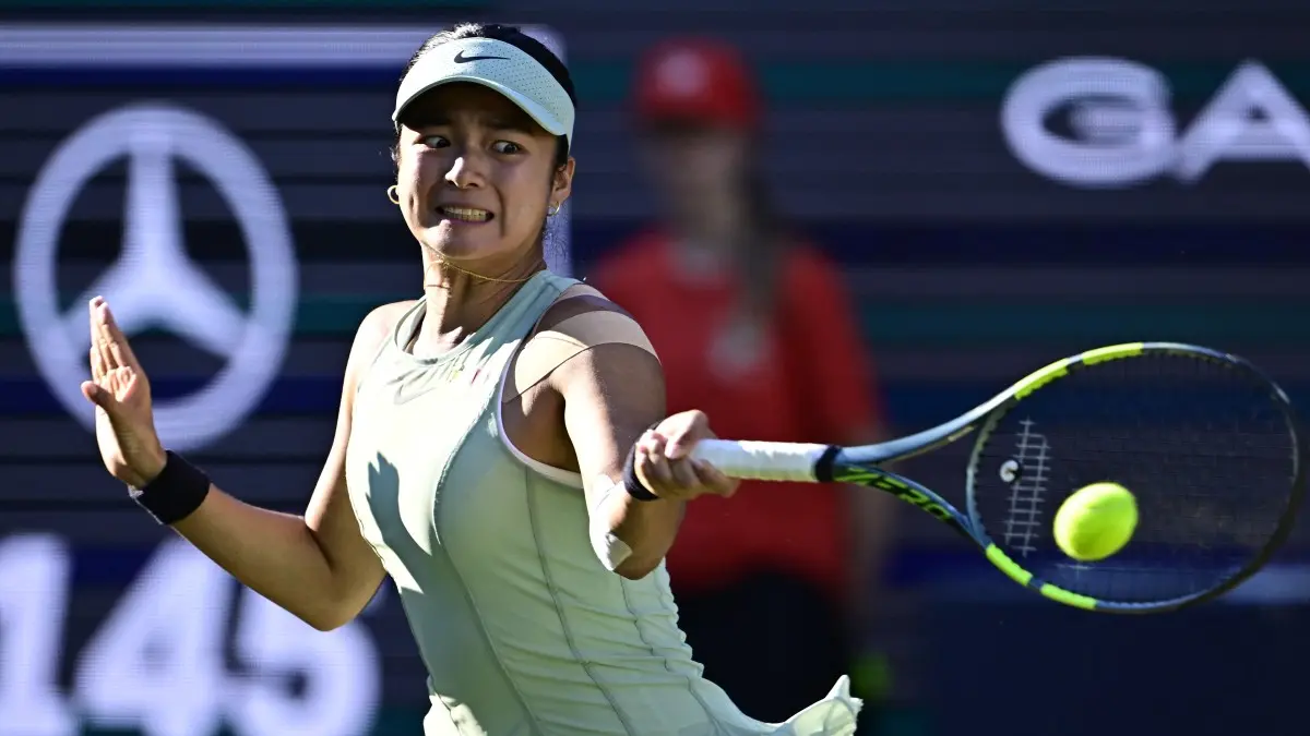 Alexandra Eala menyingkirkan Elina Svitolina dan melaju ke semifinal Berlin Open 2026. Linda Noskova jadi lawan berikutnya. (AFP)