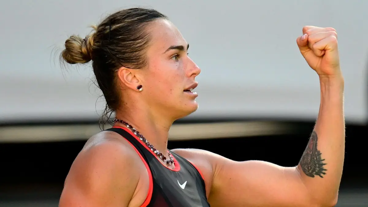 Aryna Sabalenka bangkit dari ketertinggalan besar untuk menembus semifinal Berlin Open 2026 dan akan menghadapi Jessica Pegula. (Photo by AFP)