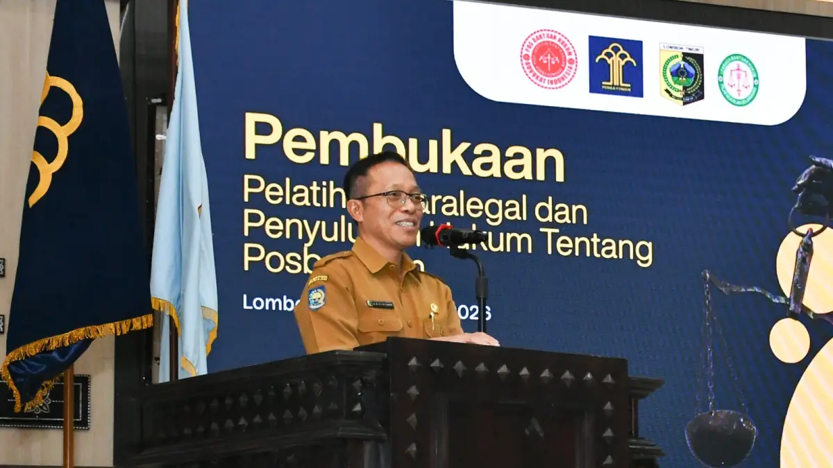 BUKA: Sekda Lombok Timur M Juaini Taofik saat membuka kegiatan pelatihan paralegal dan penyuluhan hukum tentang Posbakum