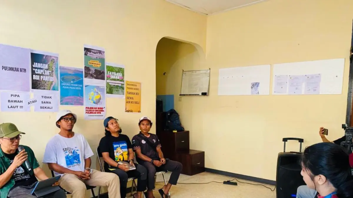 MENGADU: WALHI bersama warga Gili Meno saat menyampaikan krisis air bersih ke Kemendagri, beberapa waktu lalu.