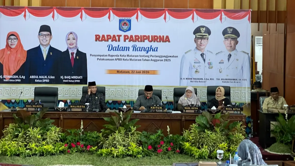 Rapat paripurna DPRD Kota Mataram dalam rangka penyampaian Raperda Kota Mataram tentang Pertanggungjawaban Pelaksanaan APBD 2025. (ZAD/LOMBOK POST)