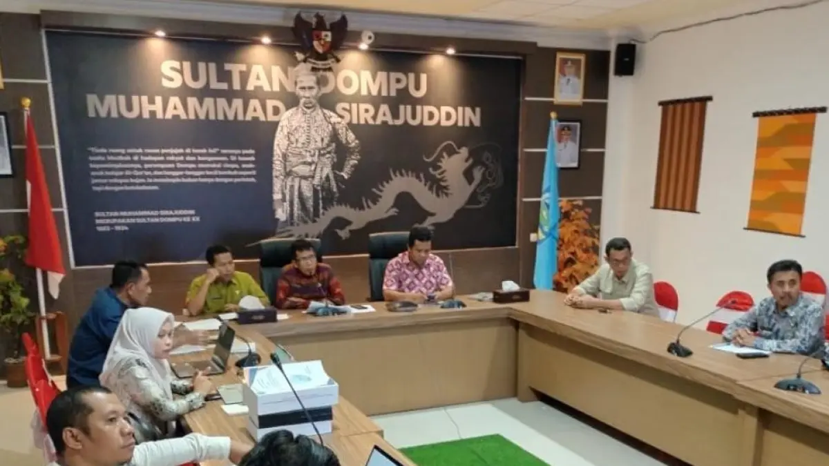 Sekda Dompu Khairul Insyan mengikuti zoom meeting oleh BSKDN Kemendagri, akhir pekan lalu.