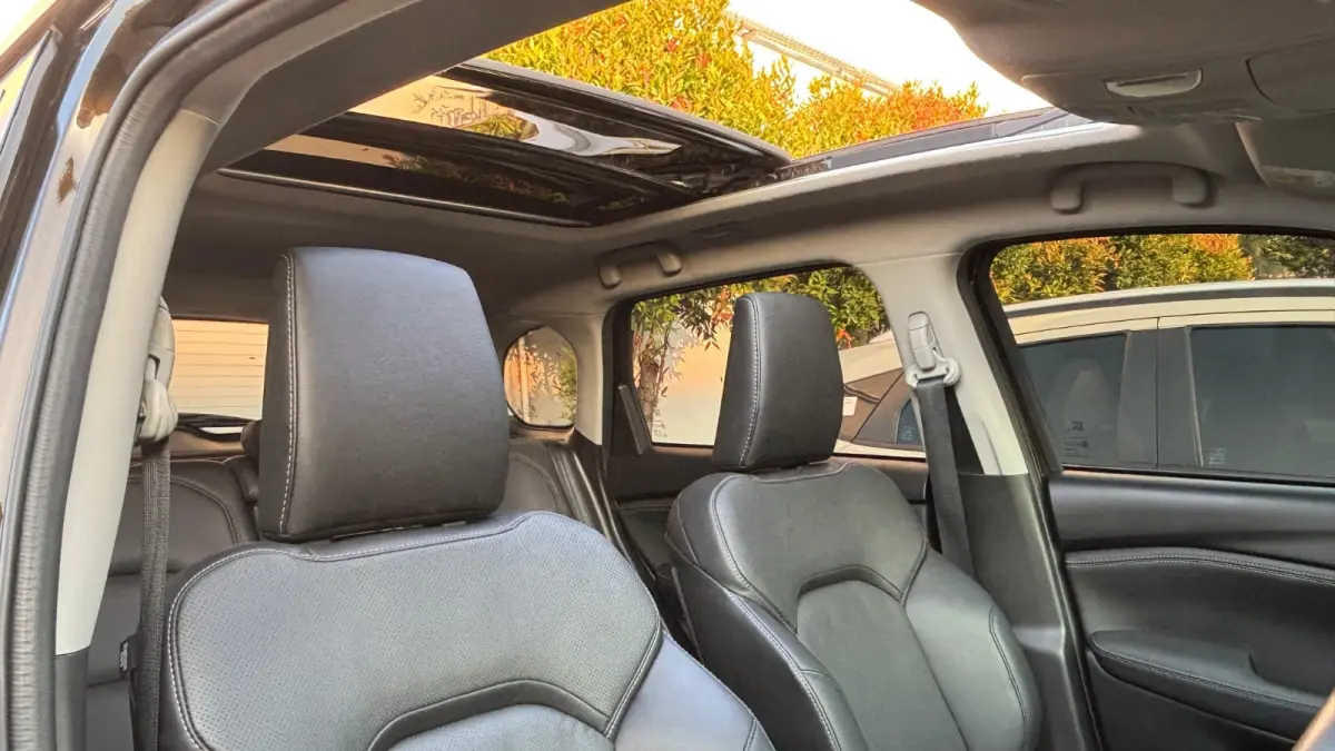 Ventilated seat grand vitara, bikin perjalanan tetap nyaman saat cuaca panas.
