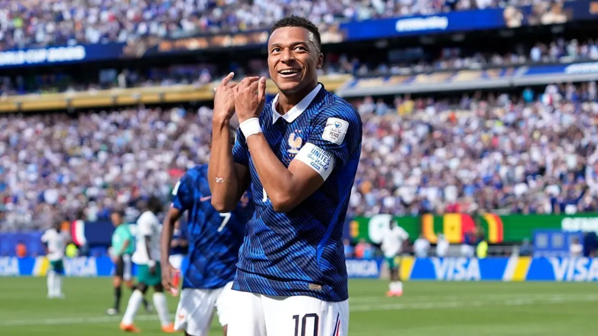 Aksi berkelas Kylian Mbappe di Piala Dunia 2026! Sengaja dipancing wartawan, ia tetap sebut Lionel Messi & Cristiano Ronaldo yang terbaik.