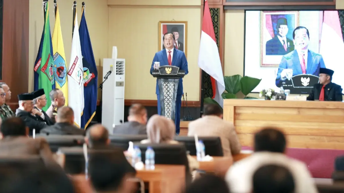 Gubernur NTB Lalu Muhamad Iqbal menghadiri rapat paripurna terkait Raperda tentang Pertanggungjawaban Pelaksanaan APBD Tahun Anggaran 2025, Senin (22/6).&nbsp;