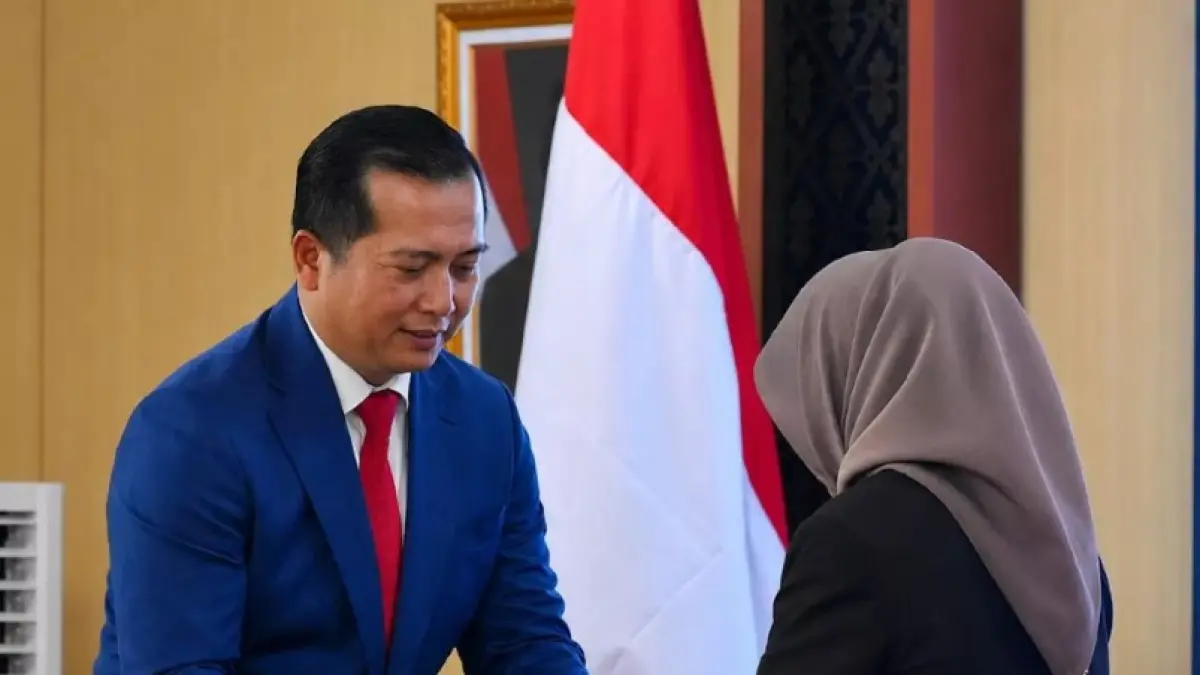 PARIPURNA: Gubernur NTB Lalu Muhamad Iqbal saat rapat paripurna DPRD Provinsi NTB di Kantor Gubernur NTB, Senin (22/6). (DISKOMINFOTIK NTB/LOMBOK POST)