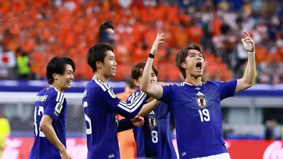 Rafael van der Vaart tuai kecaman usai sebut pemain Jepang mirip. Eks bintang Belanda ini langsung rilis permintaan maaf terbuka.