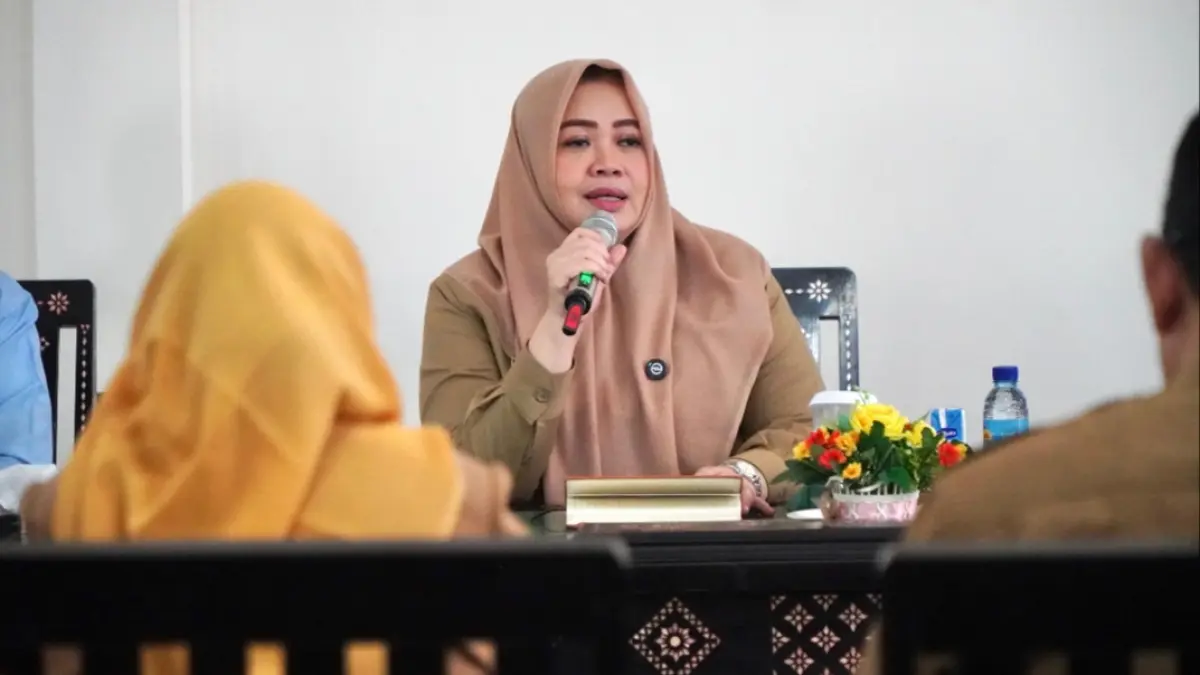 Wagub Hj Indah Dhamayanti Putri melakukan inspeksi mendadak (sidak) sekaligus silaturahmi ke Disnakertrans NTB Senin (22/6).