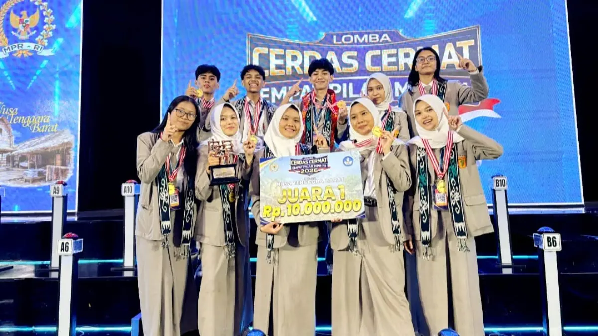 BIKIN BANGGA: 10 Siswa SMAN 1 Mataram berhasil menjadi juara dalam ajang Lomba Cerdas Cermat Empat Pilar Tingkat Provinsi NTB yang diselenggarakan MPR RI.