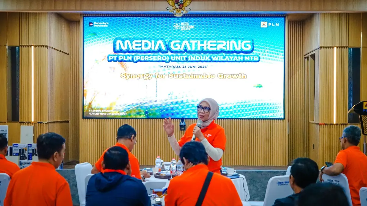 GM PLN UIW NTB Sri Heny Purwanti menyampaikan media memiliki peran strategis sebagai mitra PLN dalam menjembatani komunikasi perusahaan dengan publik. 