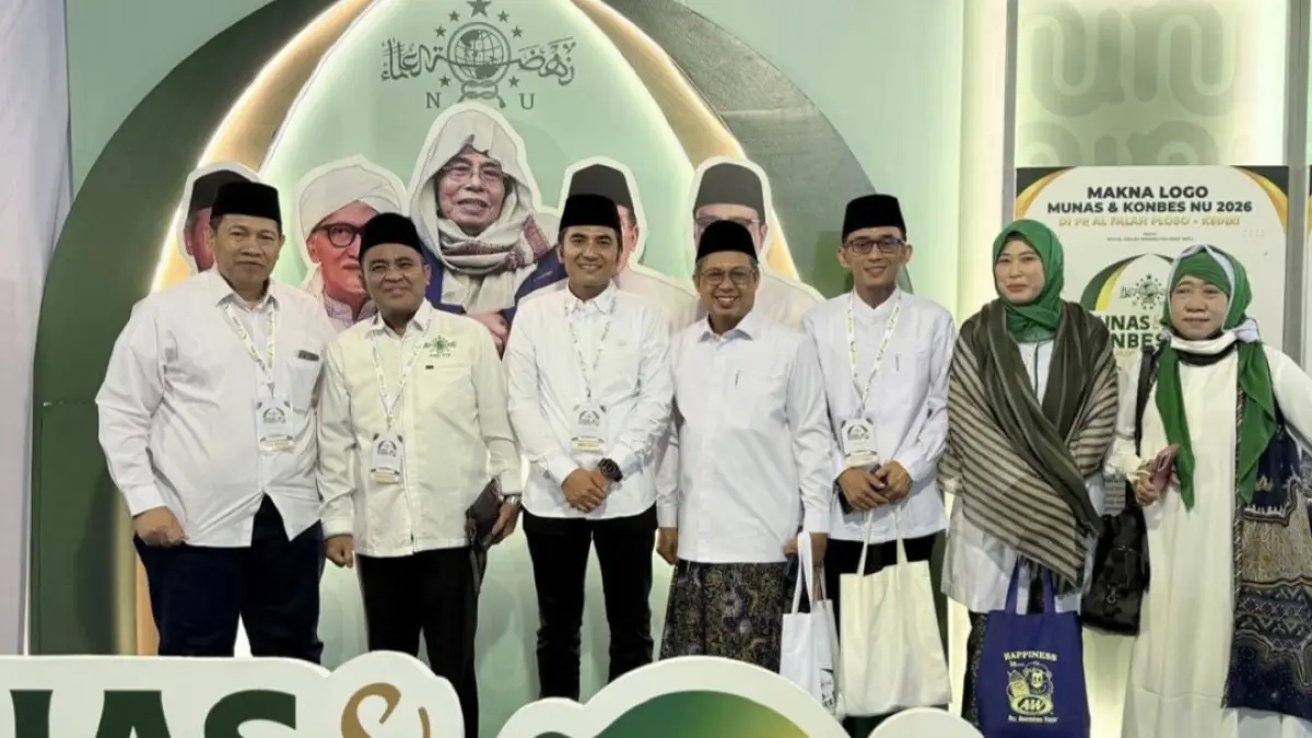 Ketua PWNU NTB Prof Masnun Tahir (dua dari kiri) dan Sekretaris PWNU NTB Lalu Daud Nurjadi (tiga dari kiri) saat mengikuti Munas Alim Ulama dan Konbes Nahdlatul Ulama (NU) 2026 di Pondok Pesantren Al Falah Ploso, Kediri, Jawa Timur, Senin lalu (22/6).
