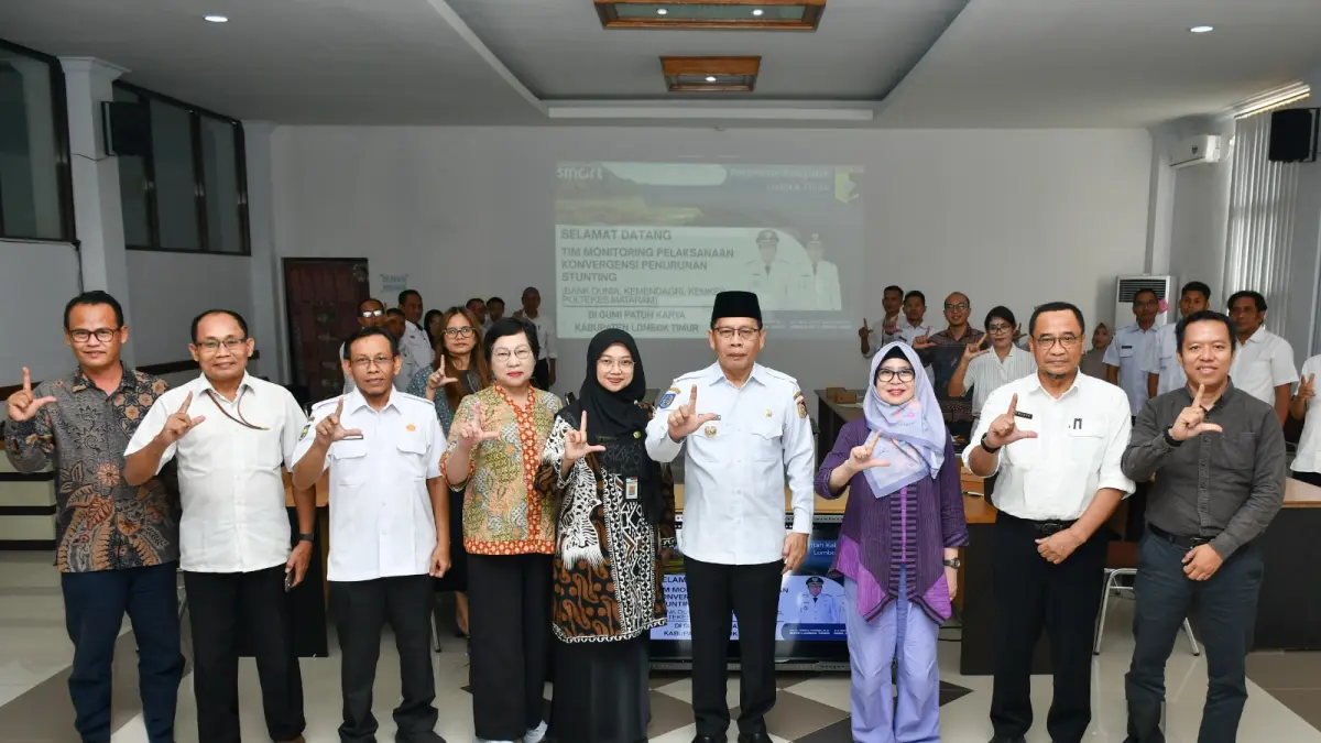 MONITORING: Wakil Bupati Lombok Timur Moh. Edwin Hadiwijaya saat mengikuti kegiatan monitoring pelaksanaan Konvergensi Stunting di Lotim, Oleh Kemendagri, Bank Dunia dan Kemenkes. 