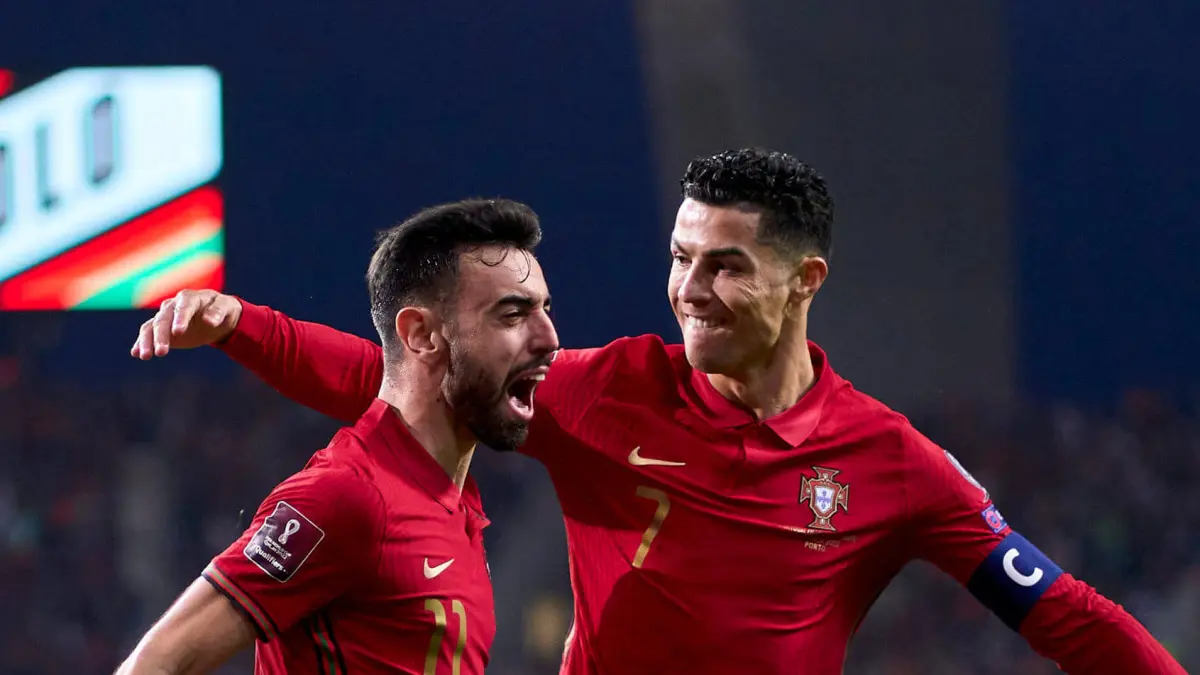 Pecah telur! Bruno Fernandes cetak asis pertama untuk Cristiano Ronaldo di kompetisi resmi saat Portugal gulung Uzbekistan 5-0.