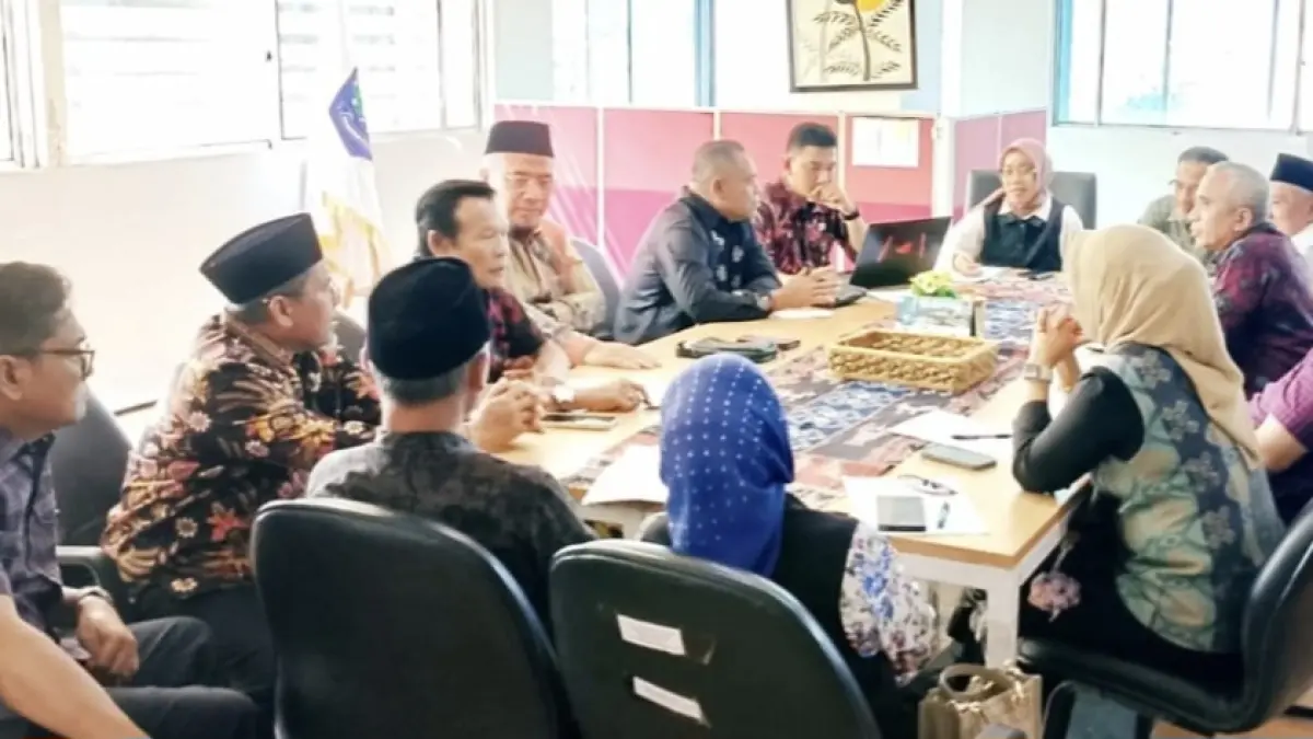 Rombongan Komisi V DPRD NTB saat melakukan konsultasi Raperda Sumbangan Dana Pendidikan ke Direktorat Jenderal Otonomi Daerah (Ditjen Otda) Kementerian Dalam Negeri (Kemendagri) Jakarta, Kamis lalu (18/6).