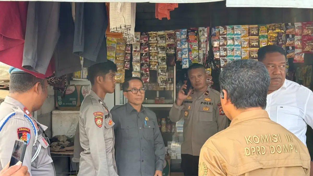 Ketua DPRD Dompu Muttakun bersama anggota dewan turun sidak di salah satu pangkalan elpiji bersubsidi di Kelurahan Kandai Satu, beberapa hari lalu.