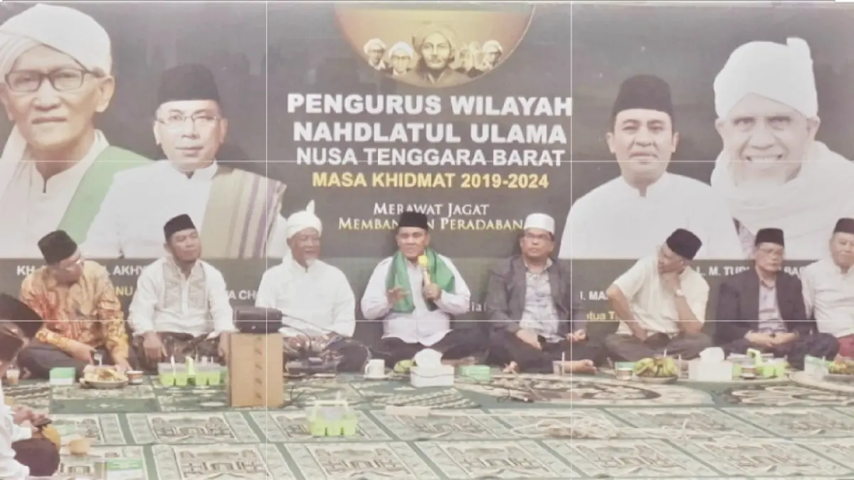 Ketua PWNU NTB Prof Masnun Tahir didampingi Katib Syuriah PWNU NTB Prof Adi Fadli, Sekretaris PWNU NTB Lalu Daud Nurjadi serta jajaran Mustasyar, Syuriyah, Tanfidziyah, AHWA, dan Banom dalam konsolidasi persiapan Muktamar ke-35 NU, Rabu malam (24/6).