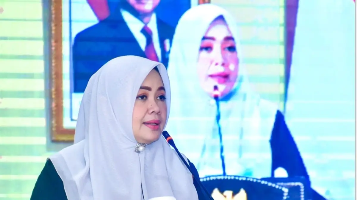 PARIPURNA: Wagub NTB Indah Dhamayanti Putri saat menyampaikan jawaban pemerintah atas pemandangan umum fraksi-fraksi dalam rapat paripurna, Kamis (25/6). (DISKOMINFOTIK NTB/LOMBOK POST)