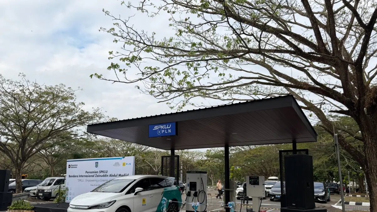 TELAH HADIR: Dukung ekosisten kendaraan listrik, BIZAM dan PT PLN resmi mengoperasikan SPKLU di kawasan bandara, Kamis (26/6).
 