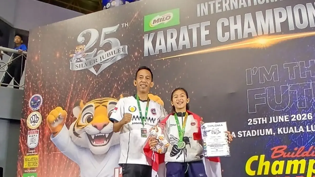 Almira Ghaziya Izzatunnisa meraih medali perak pada ajang MILO International Open Karate Championship 2026. (IST/LOMBOK POST)