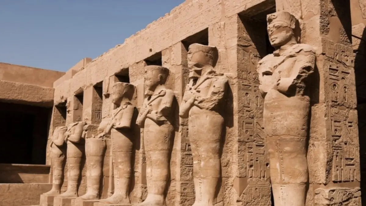 Kuil Karnak (Wikipedia). 
