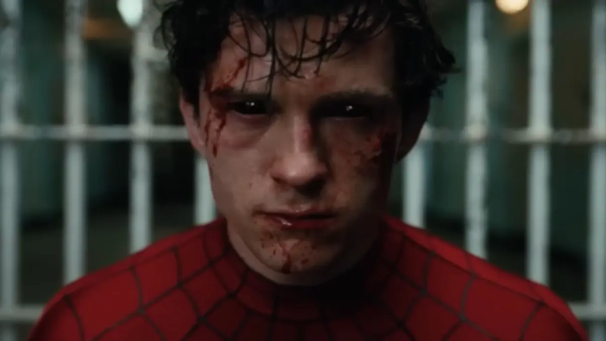 Mata Peter Parker berubah menjadi hitam seluruhnya.  