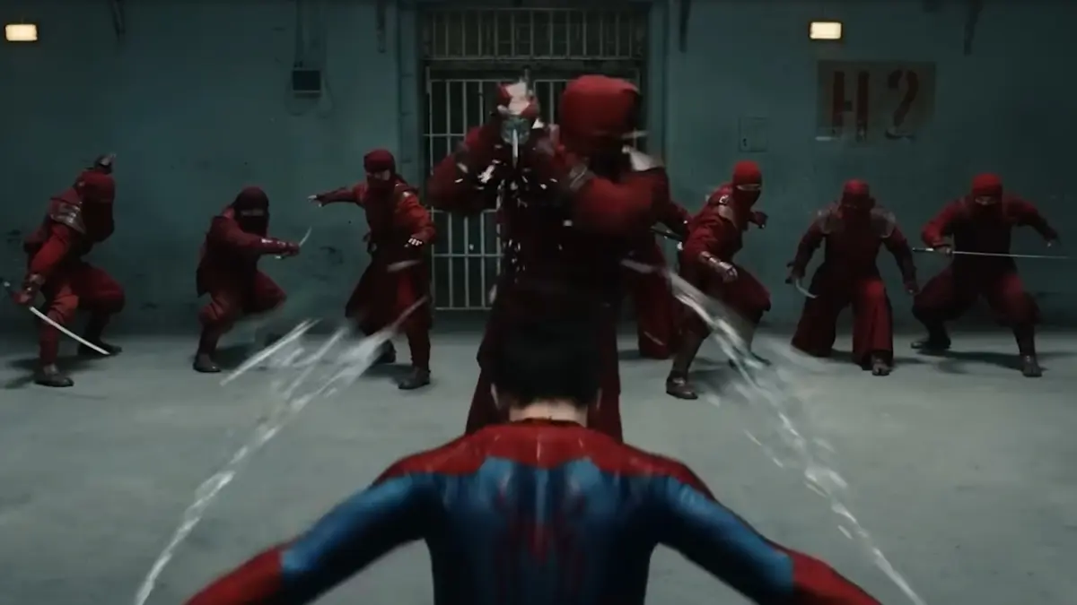 Momen Spider-Man terluka dalam sebuah pertarungan. 