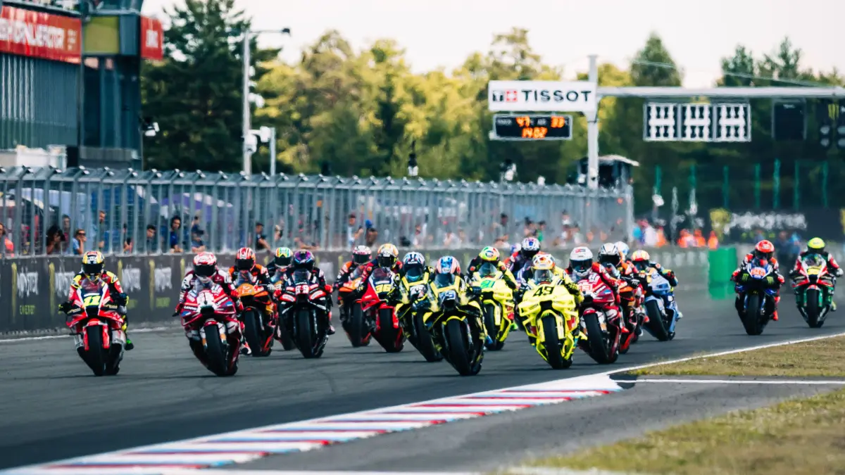 MotoGP resmi melarang perangkat holeshot mulai GP Belanda 2026. Starting grid juga berubah mulai GP Jerman demi meningkatkan keselamatan. (motogp.com)